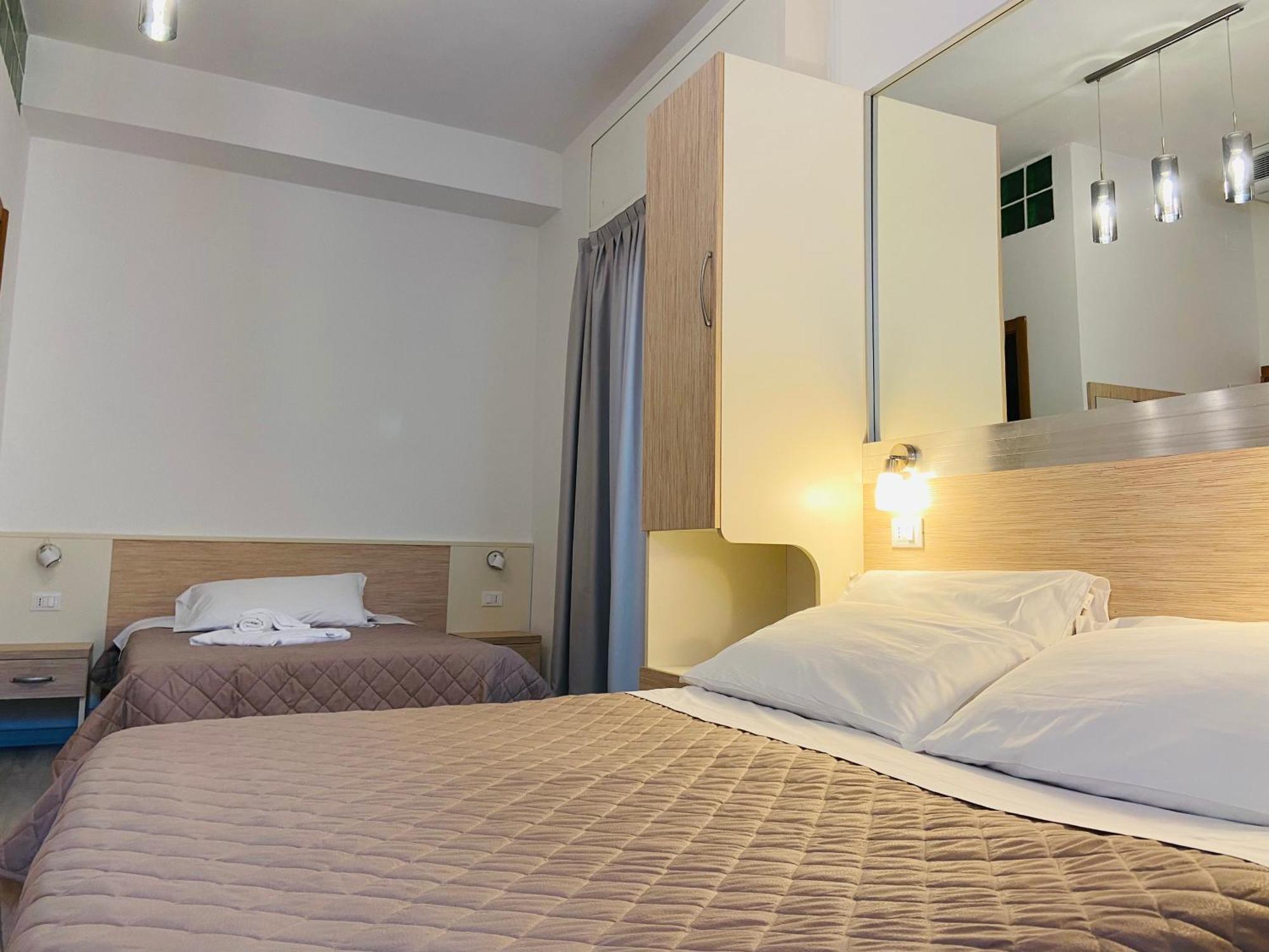 Hotel Butterfly Wellness & Spa Rimini Exteriör bild