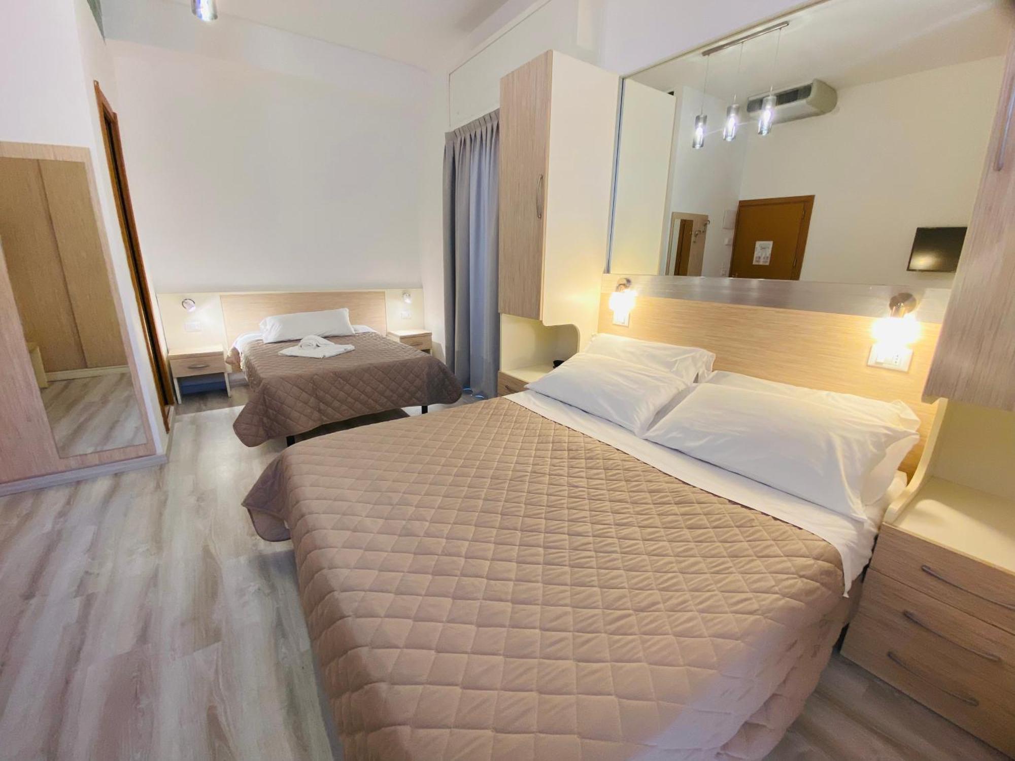 Hotel Butterfly Wellness & Spa Rimini Exteriör bild