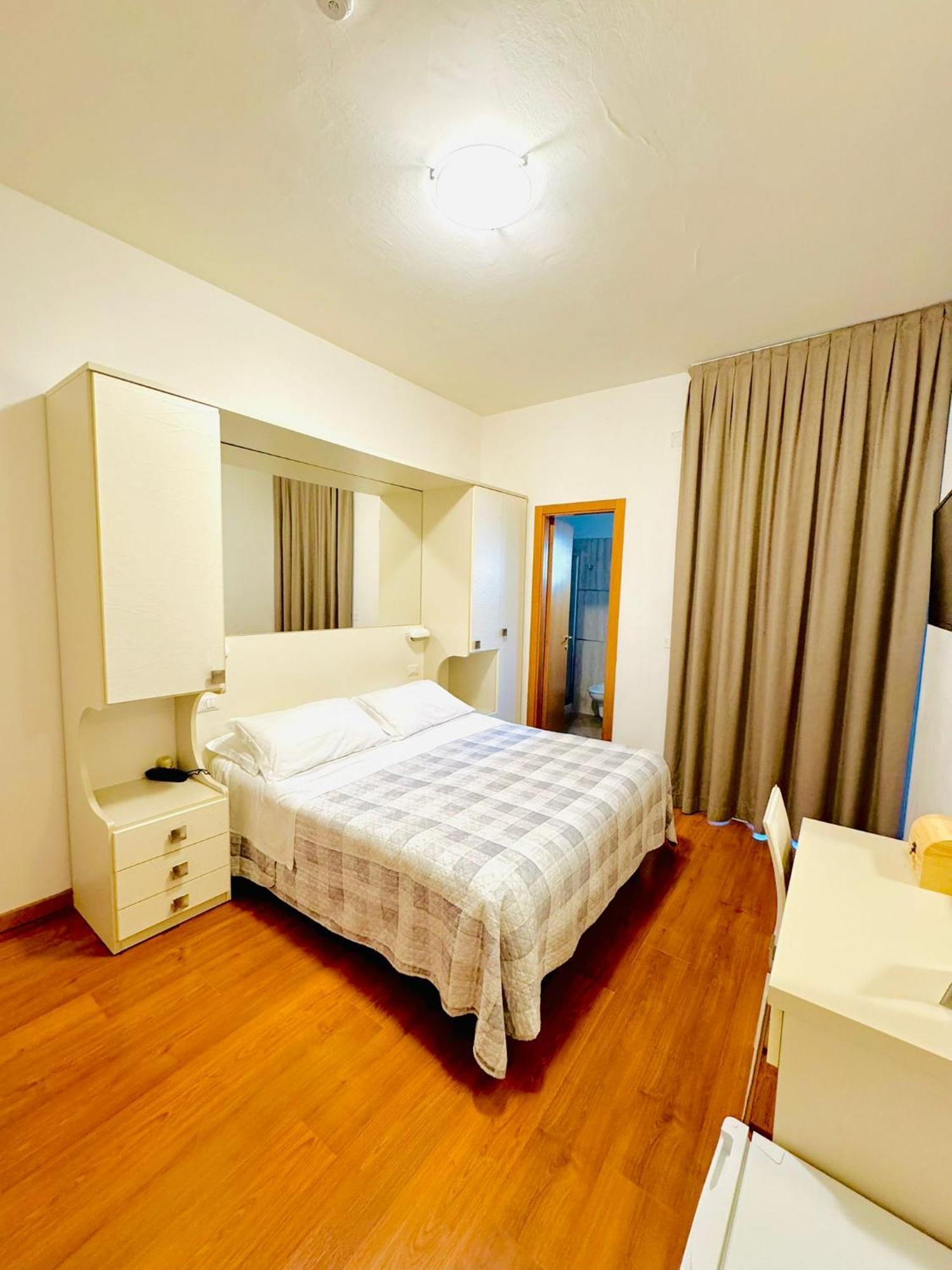 Hotel Butterfly Wellness & Spa Rimini Exteriör bild
